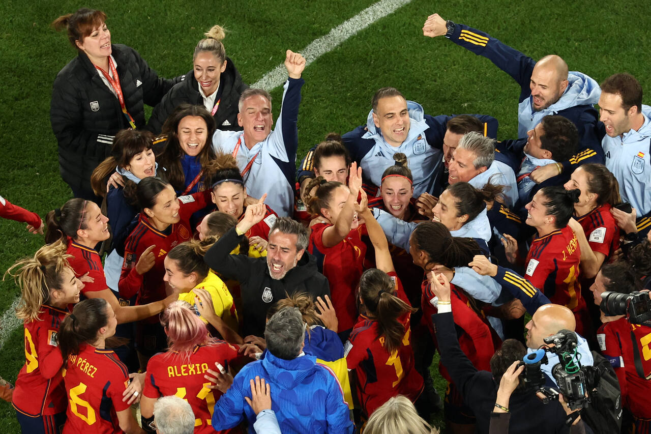 Espanha fará final com Holanda, ambas em busca de título inédito