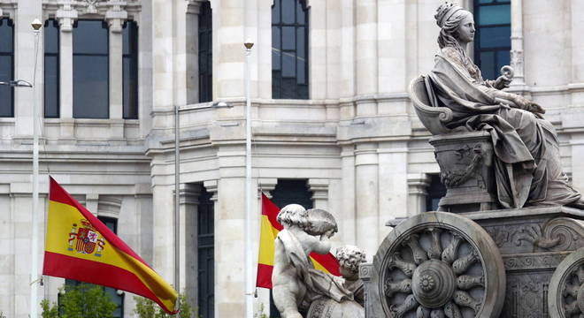 A Espanha começou a afrouxar o isolamento para seus habitantes