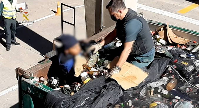 Inmigrante encontrado escondido en una bolsa de residuos tóxicos en España – Noticias