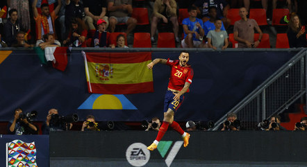 Joselu comemora gol da vitória espanhola
