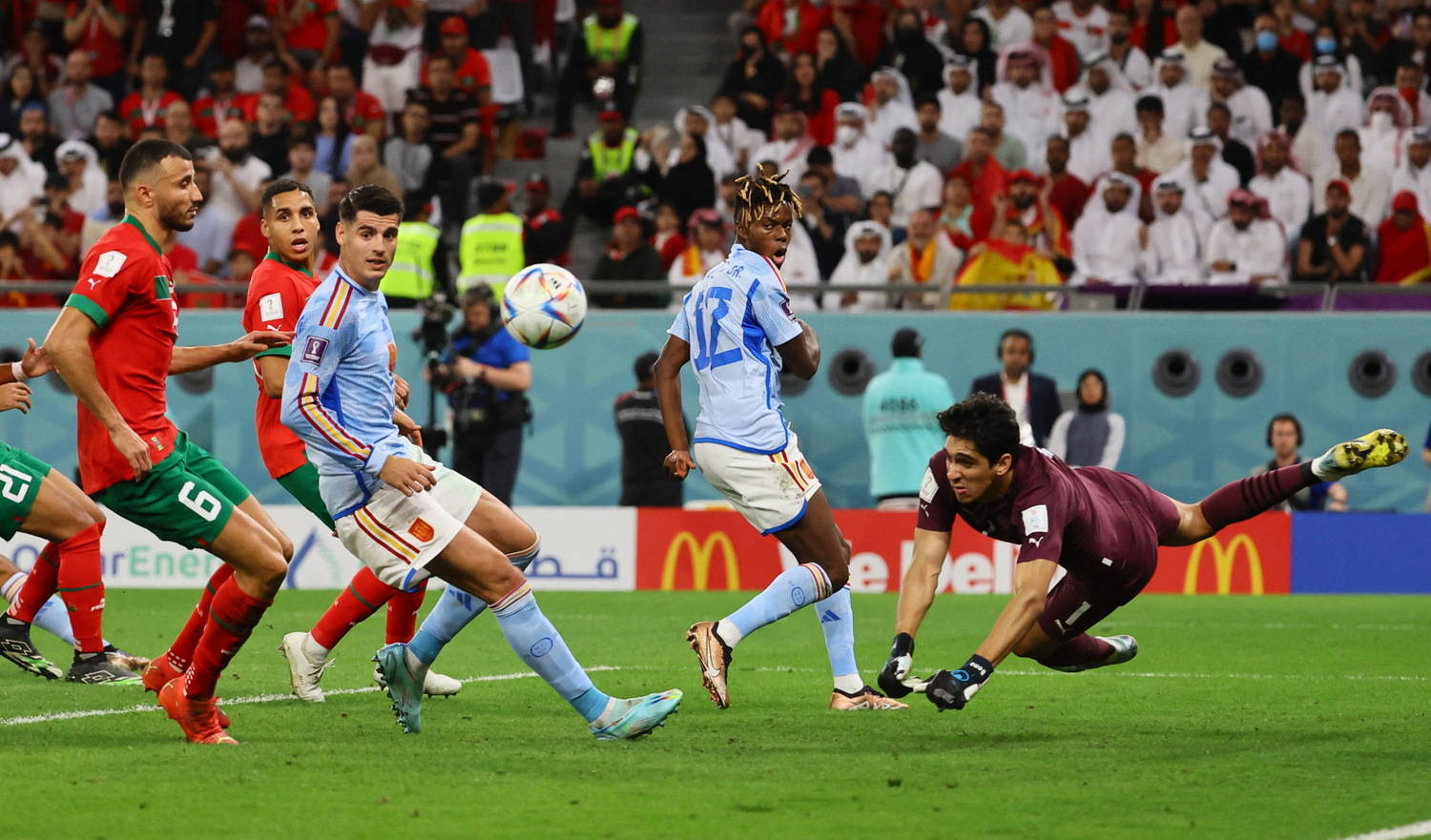 Marrocos vence Espanha nos pênaltis, faz história e vai às quartas da Copa  - Superesportes