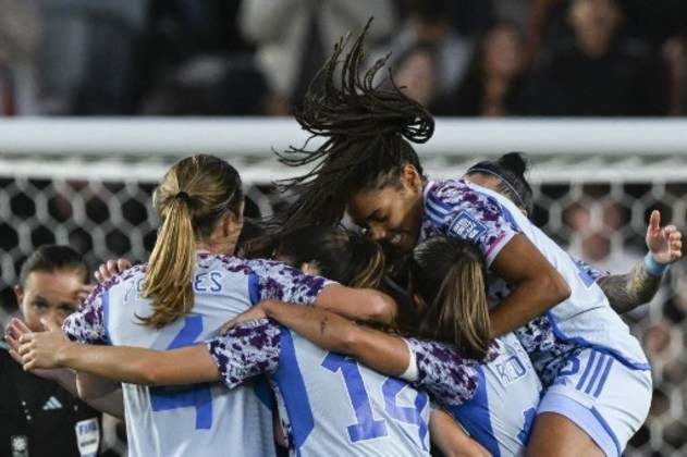 A Espanha não tomou conhecimento da Suíça e garantiu uma vaga nas quartas de final da Copa do Mundo de Futebol Feminino ao vencer por 5 a 1, no estádio Eden Park, em Auckland, na Nova Zelândia
