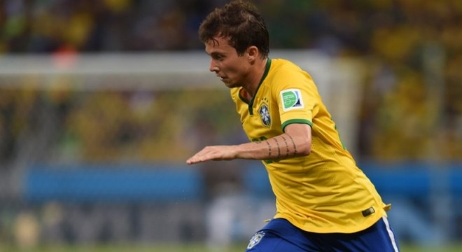 Especulado no Chelsea, Bernard pode ir para outro gigante europeu. Segundo o jornal italiano 