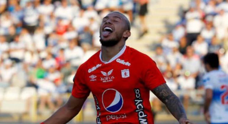 Especulado pelo Internacional no último ano, Vergara era o principal jogador do América de Cali antes de se transferir para o Monterrey, onde é uma das principais armas ofensivas da equipe com sua velocidade.