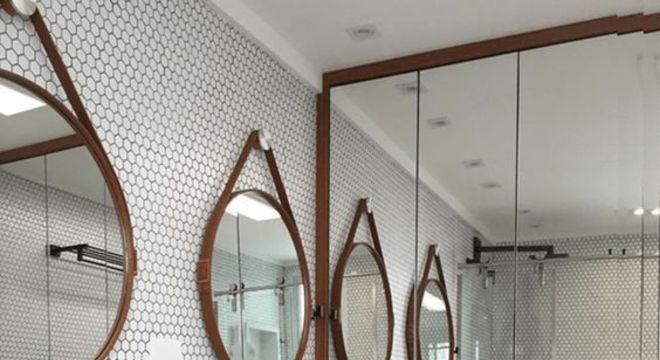 espelho adnet - banheiro com ladrilho simples 