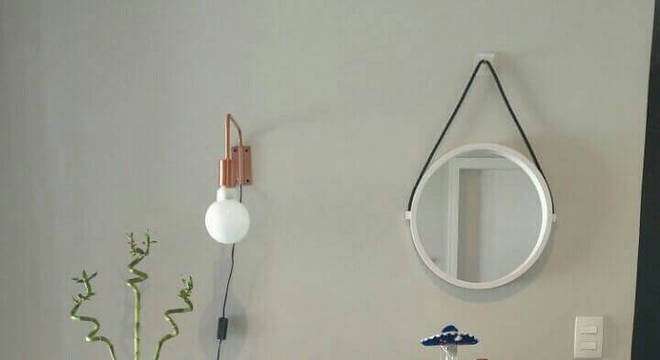 espelho adnet - espelho branco em parede com aparador 