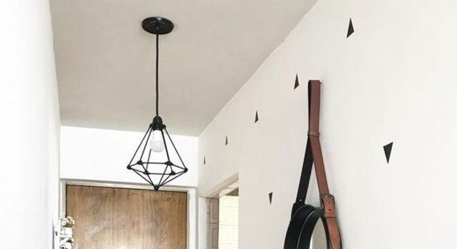 espelho adnet - hall de entrada com espelho e ganchos 