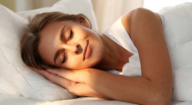 Espinhas na testa, saiba como acabar com elas e suas principais causas