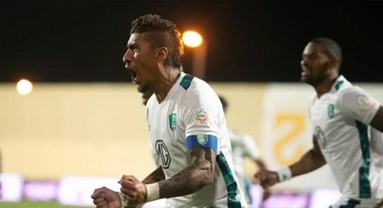 ESQUENTOU - A direção do Corinthians espera poder contar com o volante Paulinho a partir de janeiro e continua trabalhando para acertar a sua contratação. Na primeira quinzena deste mês, uma fonte muito próxima ao volante revelou ao LANCE! o seu desejo de que o jogador volte a defender o Timão a partir do próximo ano, mas preferiu não exibir otimismo ao projetar essa possibilidade.