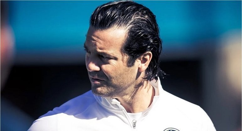 ESQUENTOU - A pressão entrou de vez na casa do Club América, um dos mais populares do México, e o técnico Santiago Solari balança. A diretoria dos Águilas promove diversas reuniões e definiu que, para Santiago Solari, a última chance será contra o Pumas.