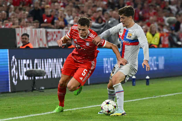 ESQUENTOU - Benjamin Pavard não deve continuar no Bayern de Munique, de acordo com o 