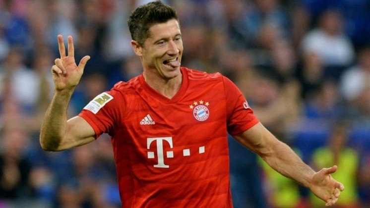 ESQUENTOU - Com vínculo até junho de 2023 no Bayern de Munique, o atacante Robert Lewandowski espera ficar no clube bávaro por mais tempo. De acordo com a imprensa alemã, o camisa 9 do time vermelho aguarda apenas um contato da direção da equipe para estender seu acordo
