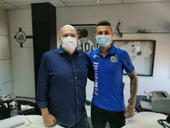 ESQUENTOU - Danilo Boza tem de 23 anos e chegou no Santos santista em junho deste ano por empréstimo do Mirassol. Com contrato vencendo no final de dezembro, o Santos tem direito a exercer a opção de compra por mais quatro anos. 