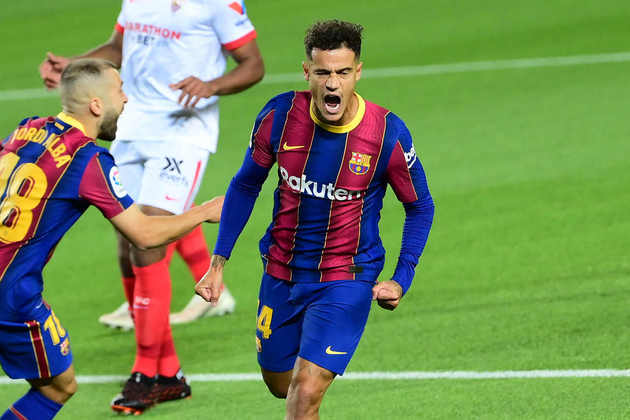 ESQUENTOU - De acordo com informação publicada pelo veículo catalão Sport, o Barcelona já teria fixado o valor que espera receber em oferta de clubes interessados no futebol de Philippe Coutinho: 30 milhões de euros, equivalente a R$ 191,4 milhões na atual cotação. Apesar do valor em questão representar uma alta quantia, o Barcelona parece já entender que terá de arcar com um alto “prejuízo” nesse sentido, já que pagou o equivalente a mais de R$ 500 milhões para tirá-lo do Liverpool