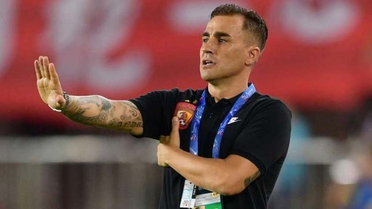 ESQUENTOU - De acordo com o Mundo Deportivo, o ex-jogador Fabio Cannavaro pode treinar o Espanyol na próxima temporada. O italiano não atua como treinador desde a saída do Guangzhou.
