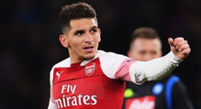 ESQUENTOU - Em busca de um sonho antigo, o Milan prepara uma oferta de 35 milhões de libras (cerca de R$ 225 milhões) para tentar contratar Lucas Torreira, do Arsenal. Segundo o 'Corrierre dello Sport', o plano dos rossoneros é oferecer uma volta à Itália, onde o meio-campista fez sucesso com a camisa do Sampdoria.