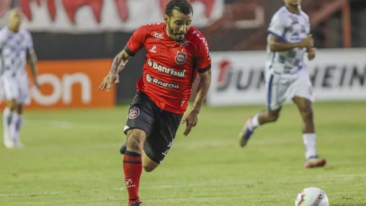 ESQUENTOU - Luizinho está próximo de ser adquirido por empréstimo pela Chapecoense. O Globo Esporte ainda afirma que haverá uma opção de compra no transferência.