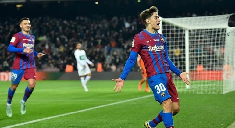 ESQUENTOU - O Barcelona iniciou as conversas com Gavi para renovar o contrato do jovem meia. Segundo o Mundo Deportivo, o clube não tem pressa pois sabe que ambas as partes pensam no mesmo final.