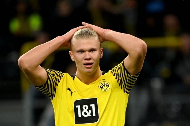 ESQUENTOU - O Borussia Dortmund, através de Hans-Joachim Watzke, CEO do clube alemão, negou a existência de uma cláusula de rescisão de contrato por Haaland. O dirigente afirmou em um encontro com um grupo de acionistas do vice-líder da Bundesliga que essa prática não é comum na equipe aurinegra. No entanto, o 