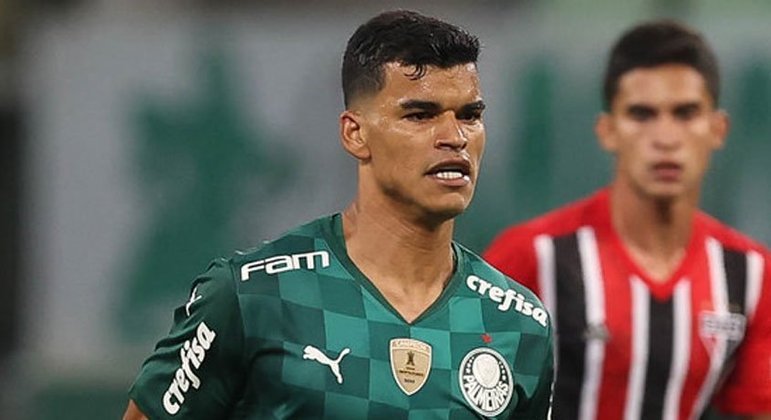 ESQUENTOU - O Botafogo coloca a contratação de um primeiro volante como uma das prioridades no mercado da bola e tem um alvo definido: Danilo Barbosa, ex-Palmeiras. O jogador do Nice-FRA agrada internamente e é um nome no radar de John Textor.