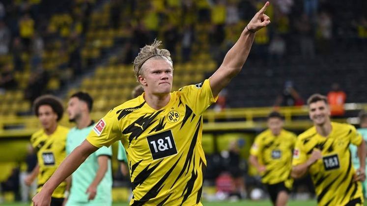 ESQUENTOU - O gerente de futebol do Borussia Dortmund, Michael Zorc, garantiu que Haaland seguirá no Borussia para a próxima temporada, ao dar entrevista para a Sky Sports.
