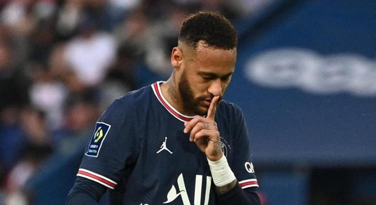 ESQUENTOU - O nome de Neymar foi um dos mais comentados até aqui nesta janela de transferências. E o brasileiro quebrou o silêncio sobre seu futuro. Segundo o camisa 10 do Paris Saint-Germain, seu desejo é continuar na equipe parisiense nesta temporada.