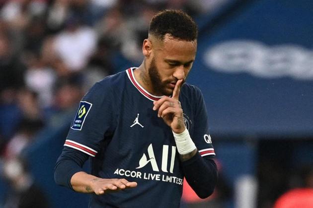 ESQUENTOU - O nome de Neymar foi um dos mais comentados até aqui nesta janela de transferências. E o brasileiro quebrou o silêncio sobre seu futuro. Segundo o camisa 10 do Paris Saint-Germain, seu desejo é continuar na equipe parisiense nesta temporada.