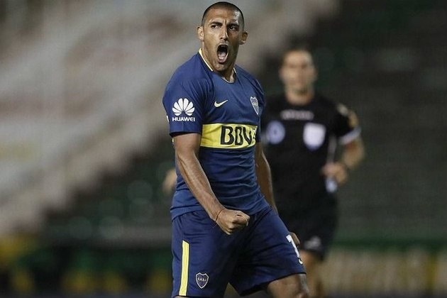 ESQUENTOU - O nome de Ramón Ábila voltou a aparecer no mundo do Huracán. Atualmente no Boca Juniors, o centroavante não deixa de ser esquecido pela torcida do Globo, que sonha com uma volta.