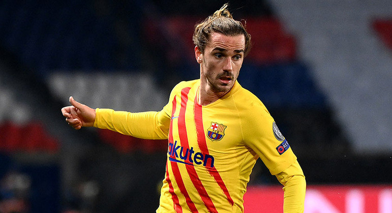 ESQUENTOU - O presidente do Atlético de Madrid, Enrique Cerezo, garantiu que o clube da capital espanhola segue na busca pela contratação do atacante Antoine Griezmann, do Barcelona. Apesar da dificuldade da negociação, o dirigente mostra certo otimismo. A negociação entre Barcelona e Atlético de Madrid é considera muito difícil para a equipe da capital, que busca contratar o atacante francês novamente. A troca entre Griezmann e Saúl, meia do clube colchonero, é considerada improvável de acontecer.