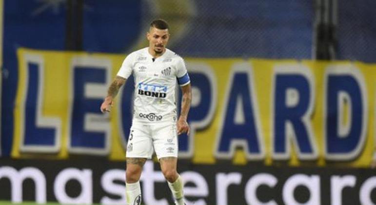 ESQUENTOU - O Santos segue negociando as saídas do volante Alison e do atacante Kaio Jorge. Segundo o presidente Andres Rueda, nenhum acordo foi assinado em ambos os casos, mas as negociações continuam. Segundo apuração do LANCE!/DIÁRIO DO PEIXE, com pré-contrato acertado com o atacante, a Juventus não pretende aumentar o valor oferecido de € 3 milhões de euros. Em relação a Alison, a proposta pelo volante é de US$ 800 mil do Al Hazem, da Arábia Saudita. 