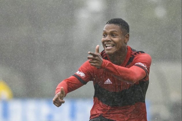 ESQUENTOU - Protagonista do massacre do Flamengo sobre o Palmeiras na disputa das semifinais da Copa do Brasil Sub-17, que encerrou em 12 a 6 para o Rubro-Negro no agregado, Matheus França virou manchete no 
