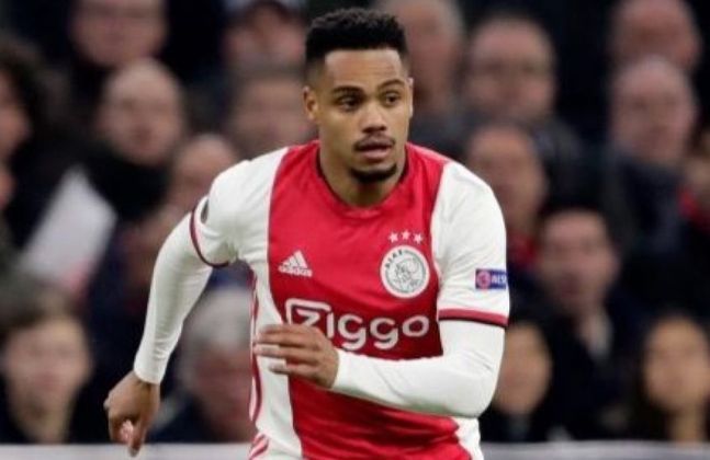ESQUENTOU - Segundo o jornalista Ekrem Konur, o Ajax deseja estender o contrato do brasileiro Danilo até junho de 2026.