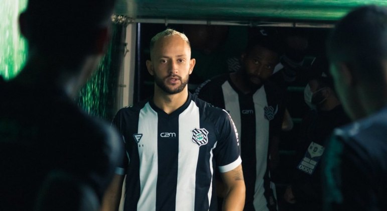 ESQUENTOU - Sem calendário do plantel principal até o fim da temporada 2021 após a queda na Série C, a estrutura atual da composição de elenco deve sofrer muitas alterações no Figueirense. Pensando nas peças que estarão à disposição pensando já no planejamento para 2022, o jornalista Fábio Machado publicou em seu espaço no portal 'ND Mais' que as saídas não devem ficar limitadas ao anúncio desta semana sobre o lateral Renan Luis e do atacante Diego Tavares.