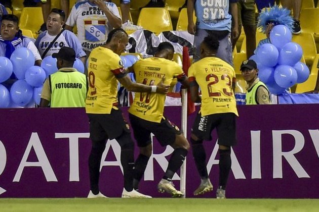 ESQUENTOU - Semifinalista da última edição da Libertadores da América, o Barcelona de Guayaquil começa a agitar os bastidores do futebol equatoriano e procura uma renovação em seu elenco. Apesar dos problemas financeiros, o Barcelona não quer deixar que isso o complique no mercado e estipulou a quantia de US$ 3,4 milhões.