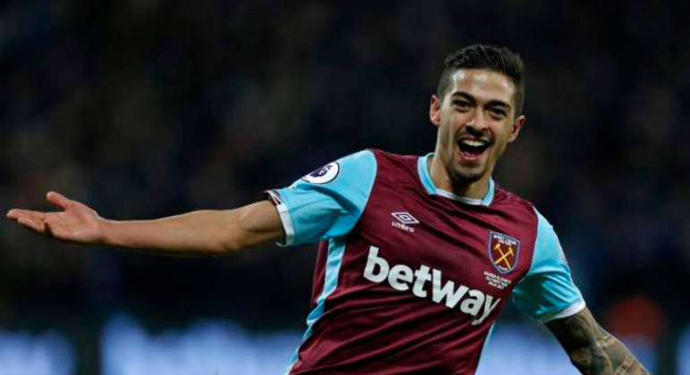 ESQUENTOU - Um dos principais nomes do West Ham, da Inglaterra, Manuel Lanzini foi o responsável por marcar o gol que eliminou o Manchester United na Carabao Cup. Assim, questionado sobre voltar à Argentina, o meia falou sobre um retorno futuro ao River Plate. Em entrevista à ESPN, Lanzini falou que tem muito interesse em voltar ao River, clube que o formou. “Voltaria ao River, obviamente. Me encantaria. Eu acredito que esse momento vai acontecer. Quando as duas partes estiverem de acordo, vai acontecer”, falou.