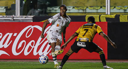 Esquerdinha, lateral-esquerdo do Fluminense, estreou pelo time principal contra o The Strongest