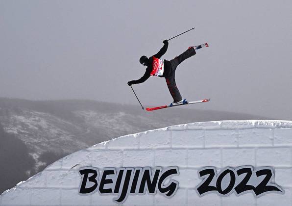 A Olimpíada de Inverno de Pequim 2022 está chegando ao fim, mas rendeu muitas fotos radicais e super elegantes dos competidores! Confira