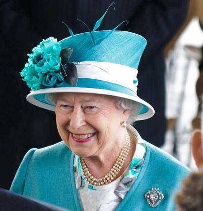 Essa coroação promete ser bem menos extravagante do que a realizada para a mãe de Charles em 1953 e ocorre quase oito meses após a morte de Elizabeth II.