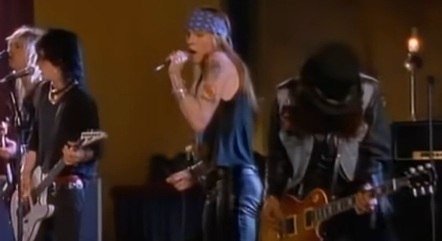 Guns N'Roses, no clipe de "Sweet Child O'Mine"