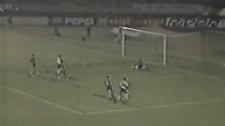 Essa foi a primeira partida entre os clubes pela competição continental, válida pela ida das oitavas de final do torneio. Os gols do Boca foram marcados por Batistuta (duas vezes) e Graciane. O lateral Giba descontou para o Timão.