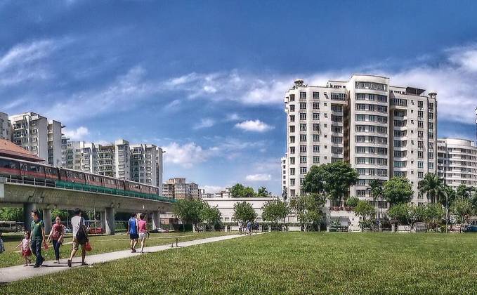 Esse bairro fica bem ao extremo da parte oeste de Singapura. E ocupa 6 km², sendo metade de área residencial. 
