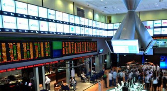 Bolsa brasileira volta a operar após queda de 10% e interrupção de