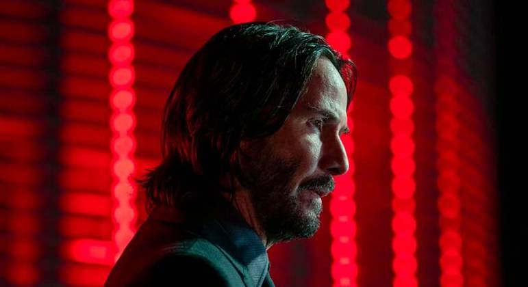 Keanu Reeves diz apenas 380 palavras no novo filme de John Wick