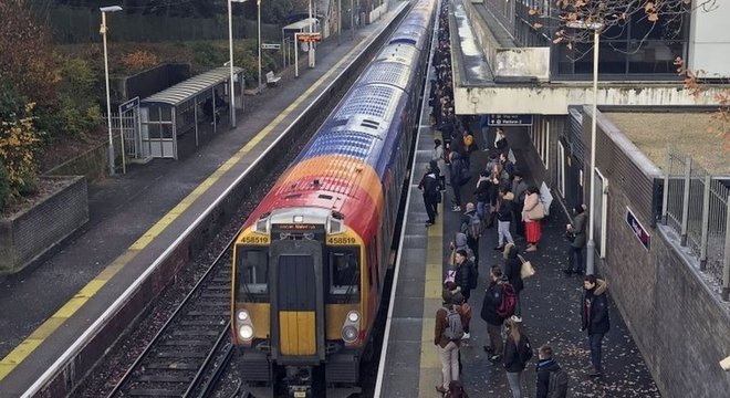  Estação de trem na Alemanha, em foto de 29 de novembro; governos europeus estão adotando diferentes medidas restritivas para conter alta no contágio  