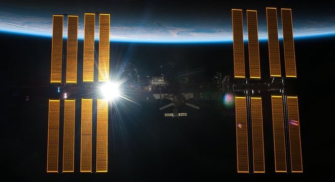 EEI dá 16 voltas por dia na Terra