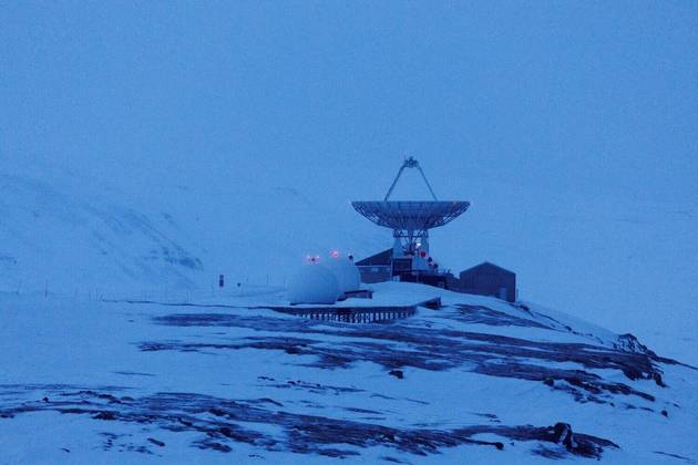 A região de Ny-Aalesund, localizada no arquipélago Svalbard, no extremo norte da Noruega, abriga uma série de estações de pesquisa