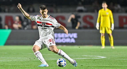 Lucas Beraldo em partida pelo São Paulo