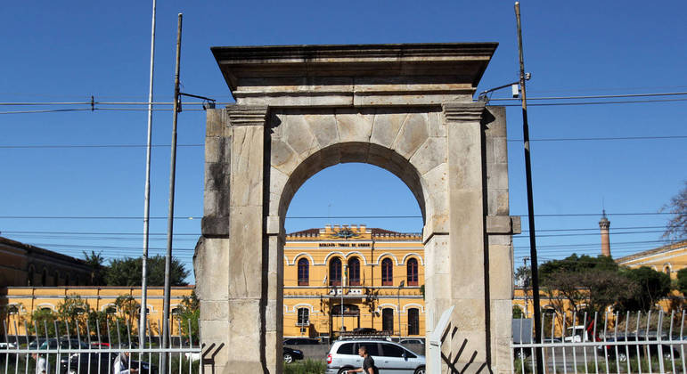 Arco do antigo presídio Tiradentes ainda preservado no centro de SP: relatos dignos de Dostoievski,
