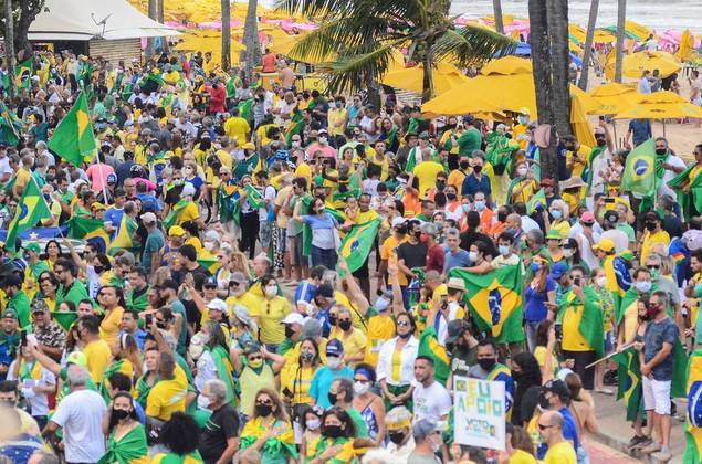 Em Recife, os manifestantes se concentraram em Boa Viagem, zona sul. Assim como os outros protestos, o ato pede a aprovação da PEC 135/2019, de autoria da deputada Bia Kicis