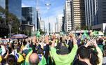 Apoiadores do presidente Jair Bolsonaro (sem partido) fazem manifestações neste domingo (1), em vários locais do Brasil, pedindo a volta do voto impresso. Nos atos, os manifestantes também atacaram ministros do STF, a imprensa e disseram que houve fraudes nas eleições.Na Avenida Paulista, centro da capital paulista, a concentração começou por volta das 12h30